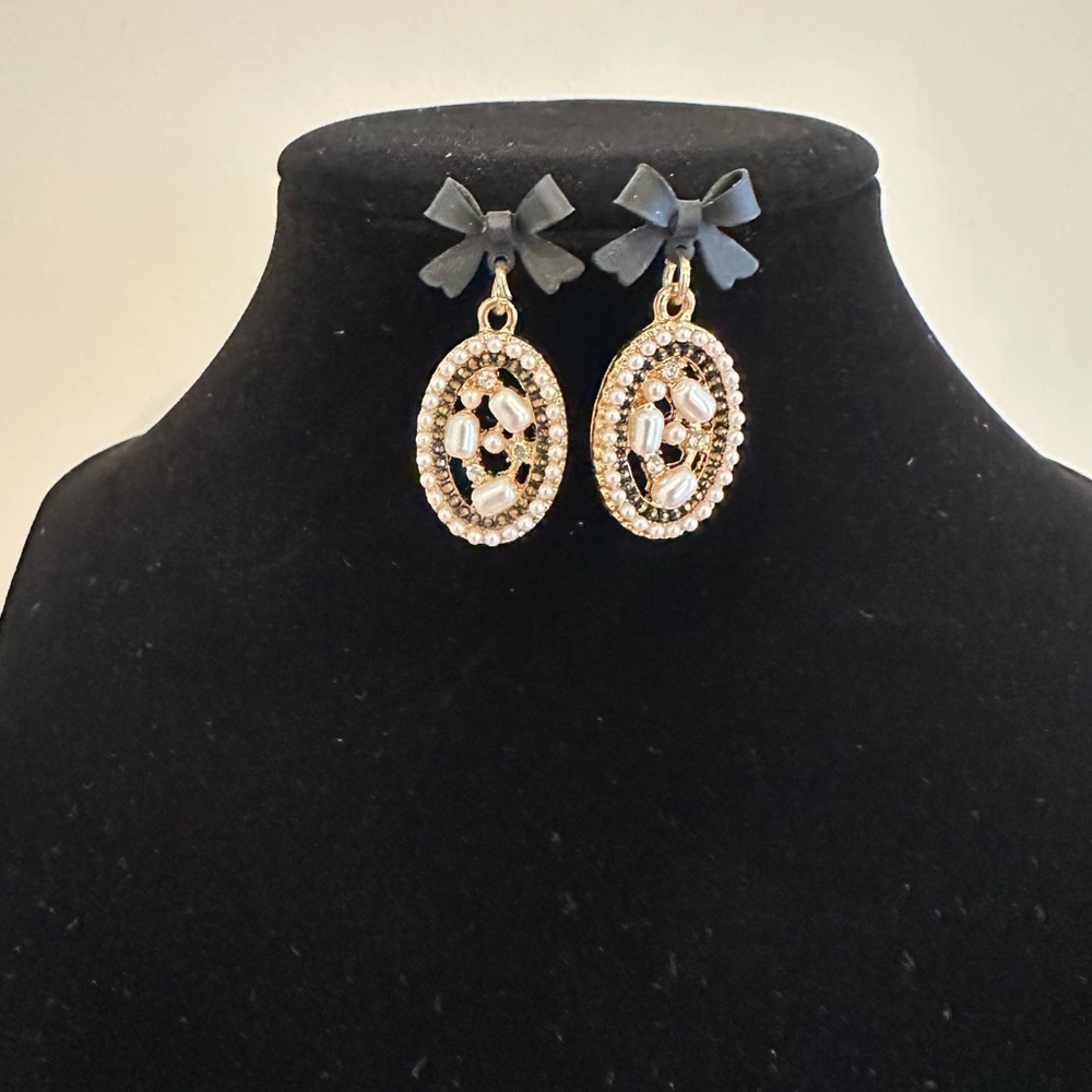 Bow with pearls earrings